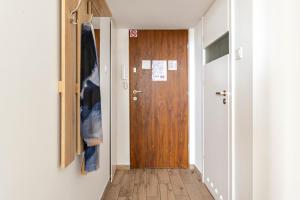 Al Solidarności apt 42 SuperApart - Studio with Balcony