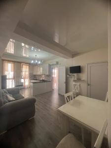 SWEET APARTMENT RUSTABELi