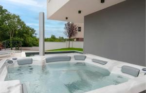 Lovely Home In Stokovci