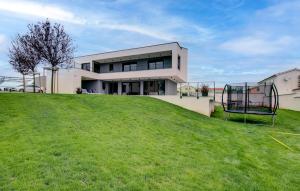 Lovely Home In Stokovci