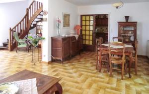 Amazing Home In Vedène