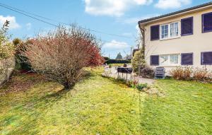 Appartements 1 Bedroom Amazing Apartment In Treignac : photos des chambres