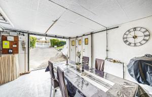 Appartements 1 Bedroom Amazing Apartment In Treignac : photos des chambres