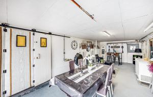 Appartements 1 Bedroom Amazing Apartment In Treignac : photos des chambres