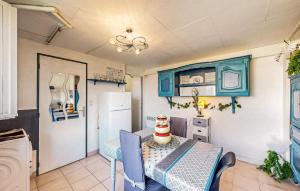 Appartements 1 Bedroom Amazing Apartment In Treignac : photos des chambres