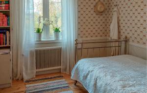 Nice Home In Ljusterö With Sauna