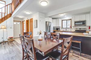 3 Mi to Tobyhanna State Park Home with Serene Deck!