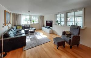 Amazing Home In Ör With Wifi