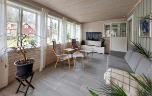 Amazing Home In Ör With Wifi