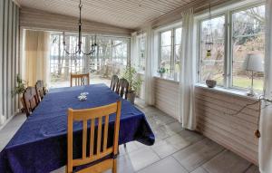 Amazing Home In Ör With Wifi