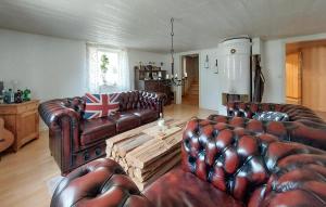 Amazing Home In Ör With Wifi