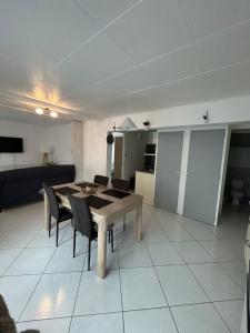 Appartements Charmant logement tout equipe a 150m de la plage : photos des chambres