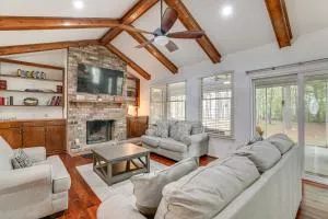 Private Dock and Pool Table Lake Marion Getaway - Santee