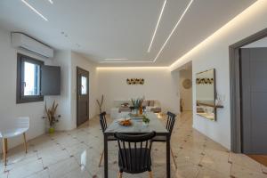 Little Yard Studios & Apartments #8