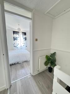 Charming London Apartment Retreat