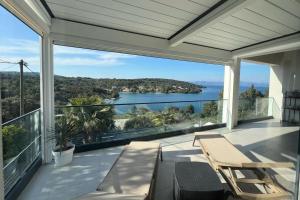Villa CAPTAINS house on Šolta island with private pool, 3 bedrooms, 4 bathrooms, amazing sea views