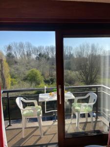 Studio White Chateau met parking en zonnig balkon