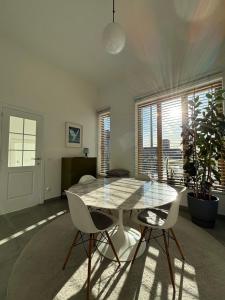 Luxury apartment, private terrace & FREE PARKING