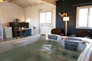 Chalets gite&spa privatif -le bois de la pause- : photos des chambres