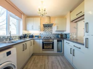 Basildon Retreat Cozy 3-Bedroom Home