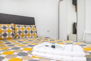 Victorian Beauty with Private Toilet and Shower Near Tube Station