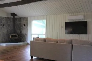 Bungalow on the Bay - Colborne