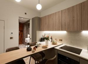 Notting Hill Hyde Park Studios by DMontrio