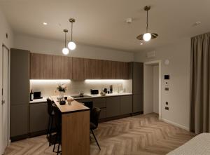 Notting Hill Hyde Park Studios by DMontrio