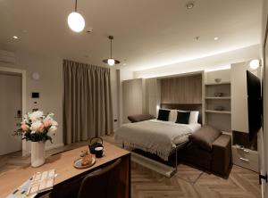 Notting Hill Hyde Park Studios by DMontrio