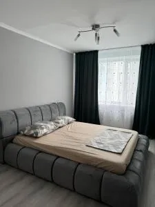 Стильна і сучасна квартира з двома спальнями біля Дніпра! - Novaki