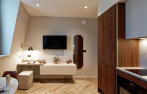 Notting Hill Hyde Park Studios by DMontrio