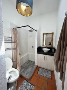 Chic 1 Bedroom Casita with Secret Garden