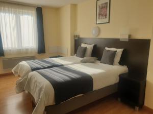 Hotels Hotel Restaurant Aux Deux Roses : photos des chambres