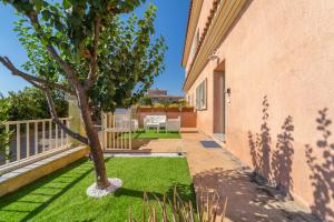 Apartment with garden img1