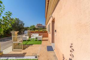 Apartment with garden img21