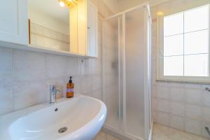 Apartment with garden img20