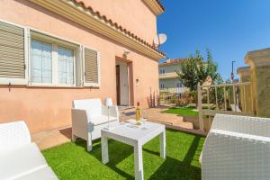 Apartment with garden img16