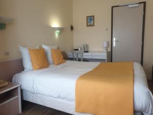 Hotels Hotel Restaurant Aux Deux Roses : photos des chambres