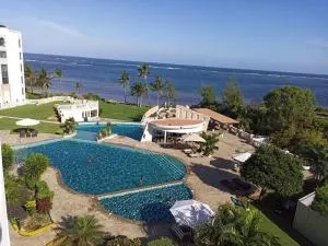 Oceanline Beachfront Suites - شانزو