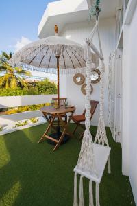 Coco Beach II - Seaside Home , Pool , Beach at 200 meters