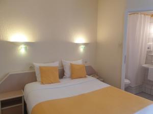 Hotels Hotel Restaurant Aux Deux Roses : Chambre Simple Standard