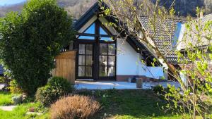 Fresh romance by the river