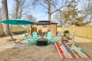 Walk to Bay Home with Fenced Yard in Colonial Beach - 科洛尼尔比奇