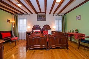 Antique Studio Oscar III