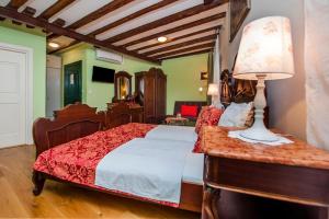 Antique Studio Oscar III