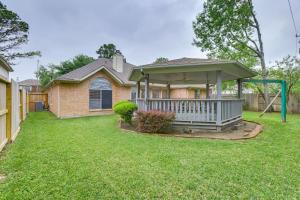 Private Yard and Gazebo Quiet Houston Home