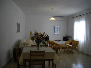 Villa with Sea View (4 Adults)