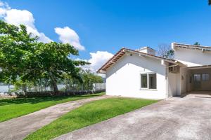 Casa Cerutti 3Q com vista para o mar by Achei