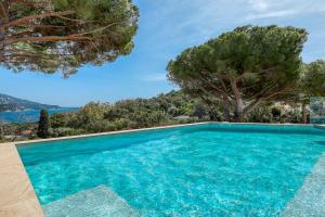 Villa climatisée au Lavandou avec vue mer avec piscine chauffée