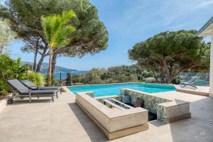 Villa climatisée au Lavandou avec vue mer avec piscine chauffée